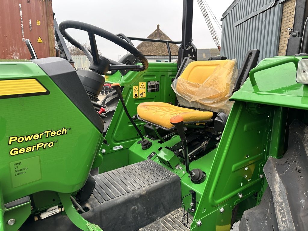 John Deere 5075E