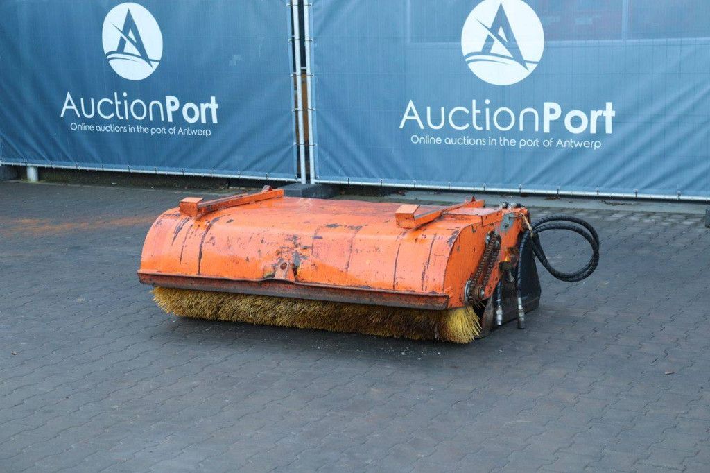 Veegborstel aanbouw Attec 05BBC1685 2015