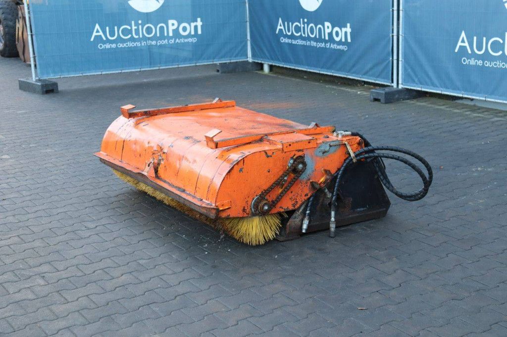 Veegborstel aanbouw Attec 05BBC1685 2015