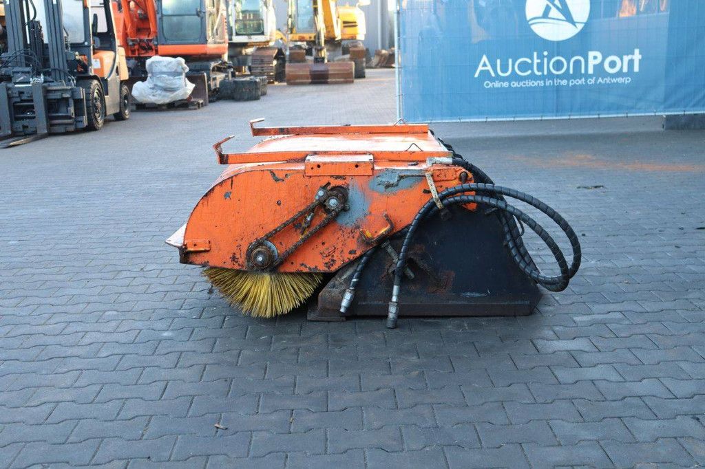 Veegborstel aanbouw Attec 05BBC1685 2015