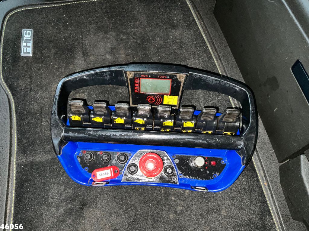 Volvo FH 16.550 8x4 Euro 6 Fassi 42 Tonmeter laadkraan + Fly-Jib Just 236.666 km!