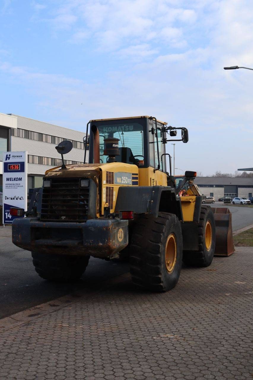 Wheel loader Komatsu WA250PZ-5 Diesel 101kW 2007