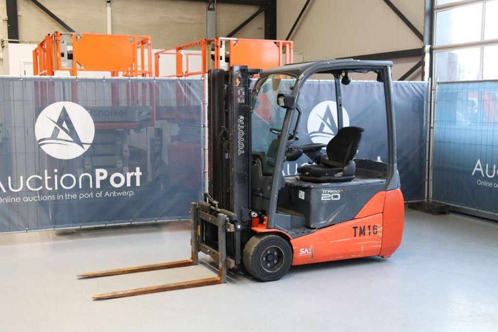 Forklift Toyota 8FBET20 Electric 2000kg 4.3m 2015