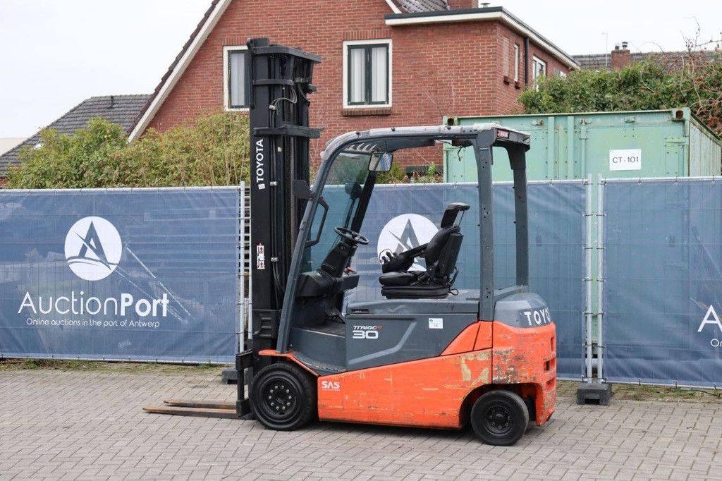 Toyota 8FBMT-30 Elektrogabelstapler 3000 kg 4,5 m 2017