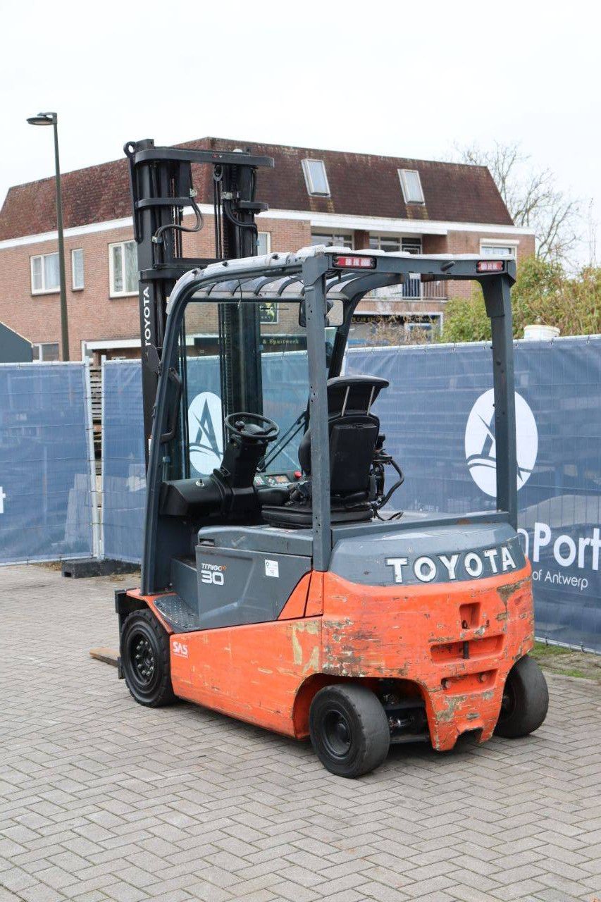 Toyota 8FBMT-30 Elektrogabelstapler 3000 kg 4,5 m 2017
