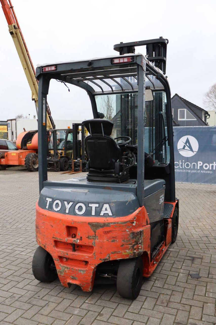 Toyota 8FBMT-30 Elektrogabelstapler 3000 kg 4,5 m 2017