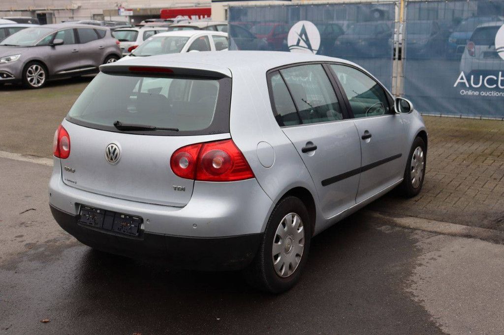 Passenger car Volkswagen Golf Diesel 90 hp 2005 (Margin)