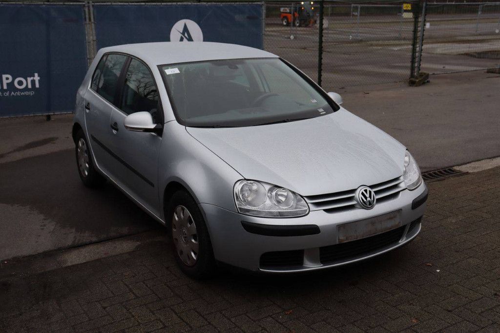 Passenger car Volkswagen Golf Diesel 90 hp 2005 (Margin)