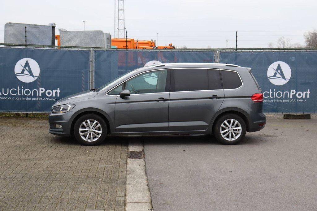 Passenger car Volkswagen Touran Diesel 110 hp 2016 (Margin)