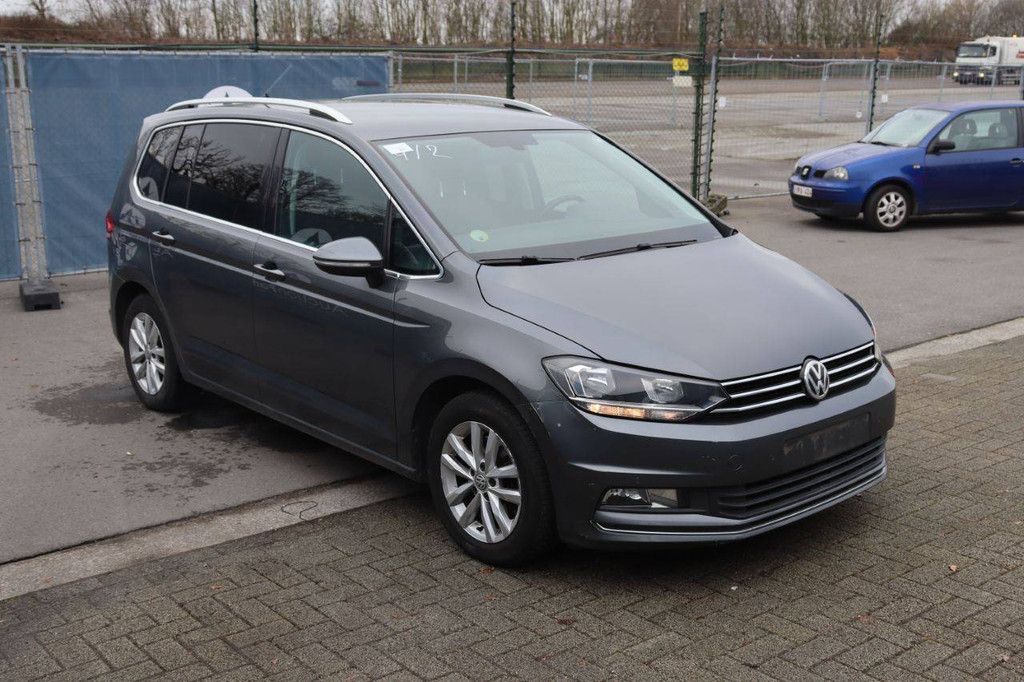 Passenger car Volkswagen Touran Diesel 110 hp 2016 (Margin)