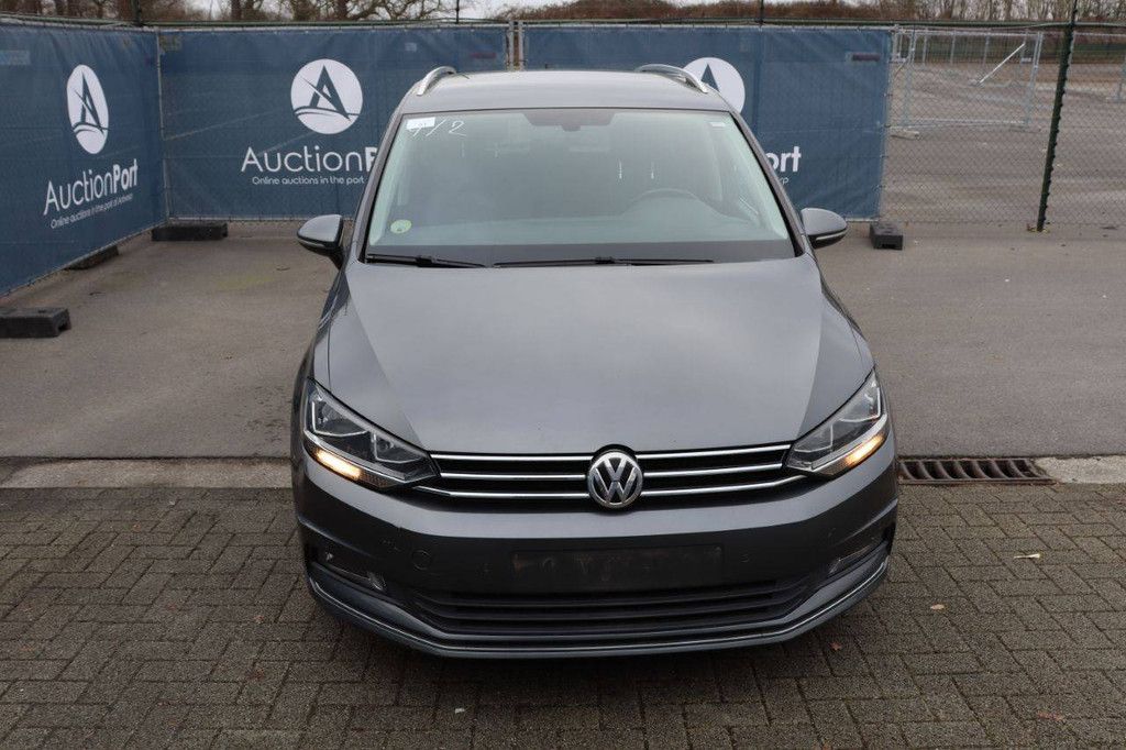 Passenger car Volkswagen Touran Diesel 110 hp 2016 (Margin)