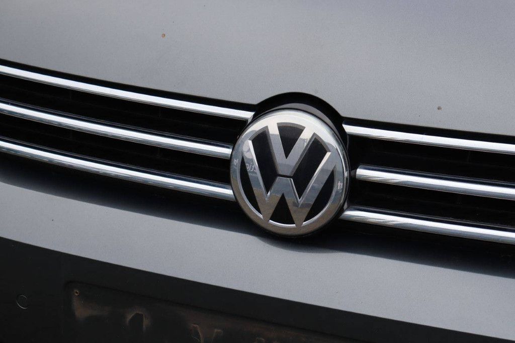 Passenger car Volkswagen Touran Diesel 110 hp 2016 (Margin)