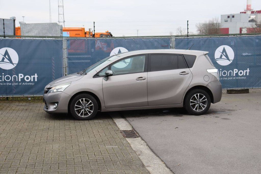 Passenger car Toyota Verso Diesel 112 hp 2014 (Margin)