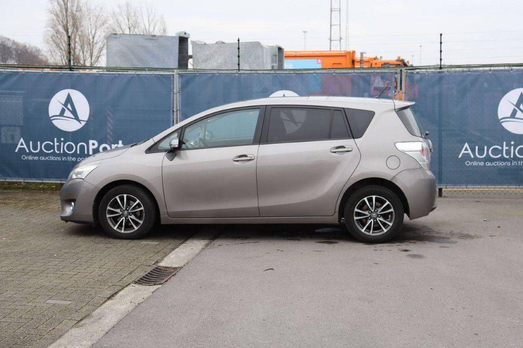Passenger car Toyota Verso Diesel 112 hp 2014 (Margin)