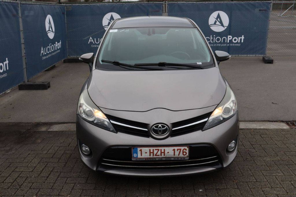 Passenger car Toyota Verso Diesel 112 hp 2014 (Margin)