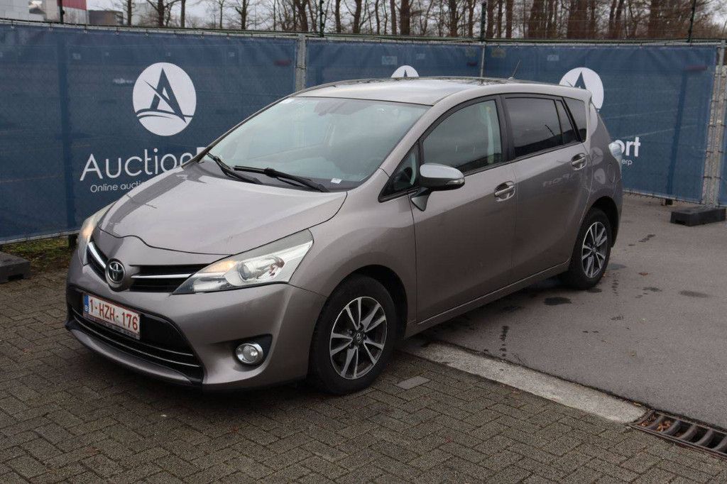 Passenger car Toyota Verso Diesel 112 hp 2014 (Margin)