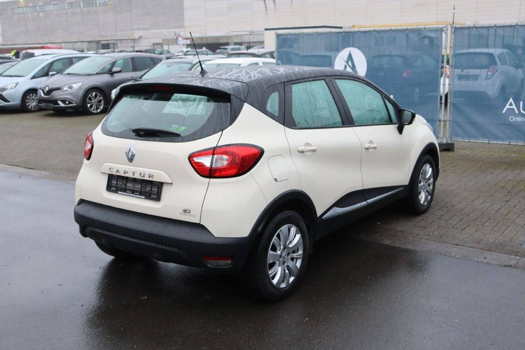 Passenger car Renault Captur Diesel 90 hp 2014 (Margin)