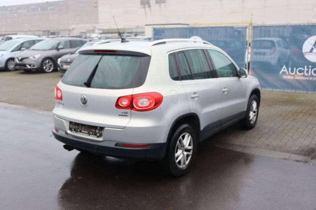 SUV Volkswagen Tiguan Petrol 122 hp 2011 (Margin)