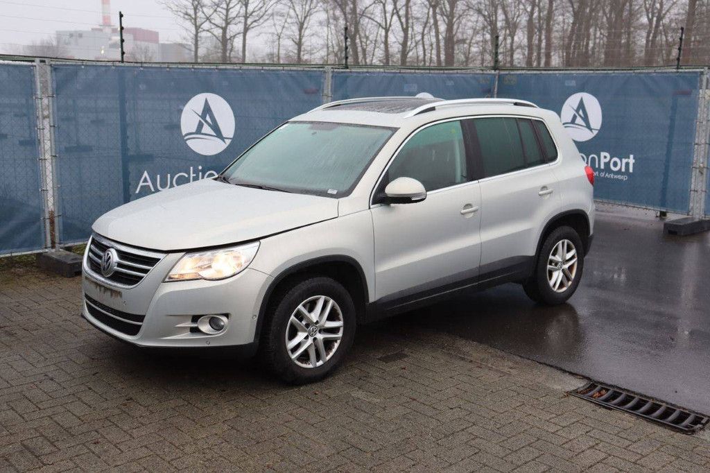 SUV Volkswagen Tiguan Petrol 122 hp 2011 (Margin)
