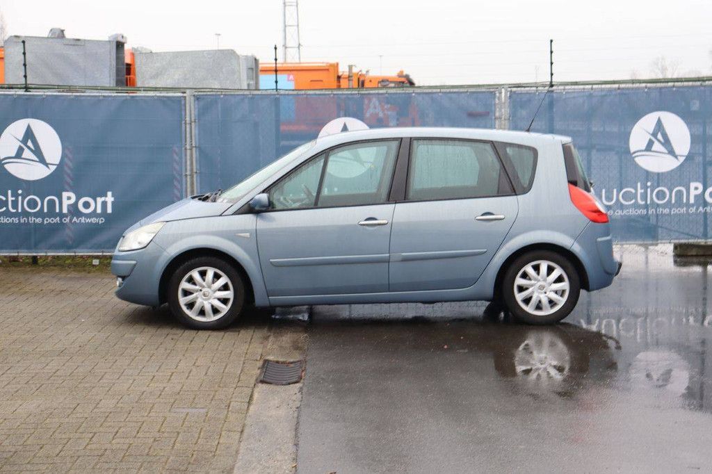 Passenger car Renault Scenic Diesel 105 hp 2006 (Margin)