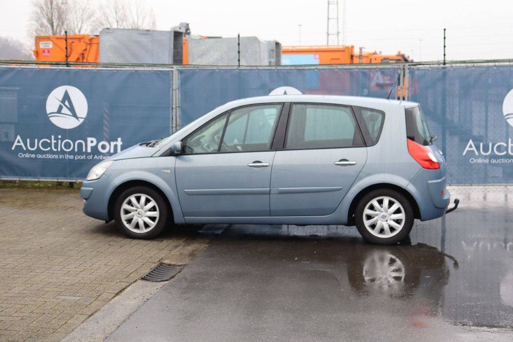 Passenger car Renault Scenic Diesel 105 hp 2006 (Margin)