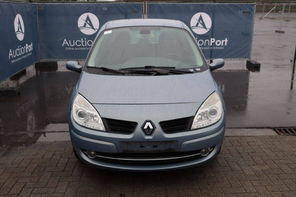 Passenger car Renault Scenic Diesel 105 hp 2006 (Margin)
