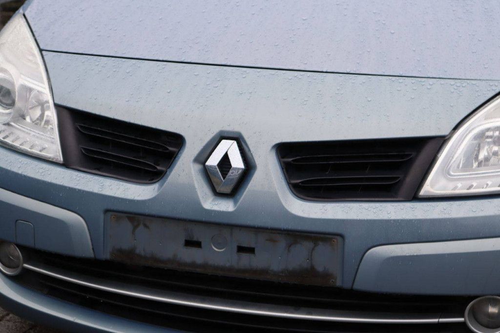 Passenger car Renault Scenic Diesel 105 hp 2006 (Margin)