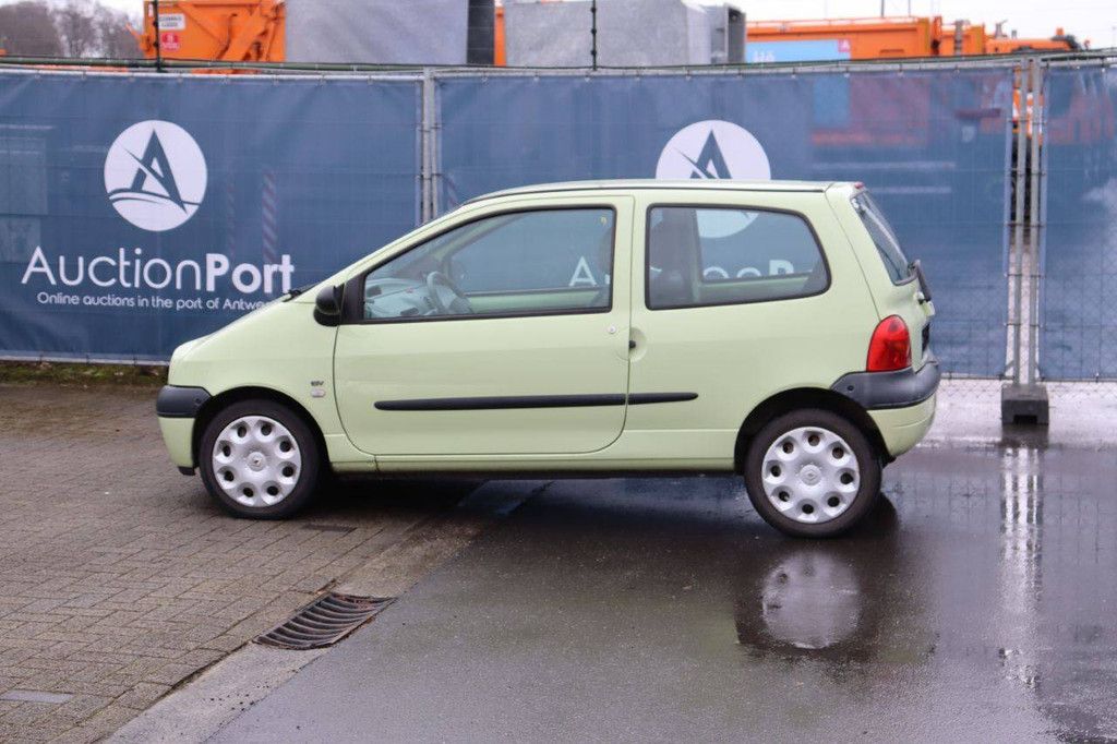Passenger car Renault Twingo Petrol 58 hp 2005 (Margin)