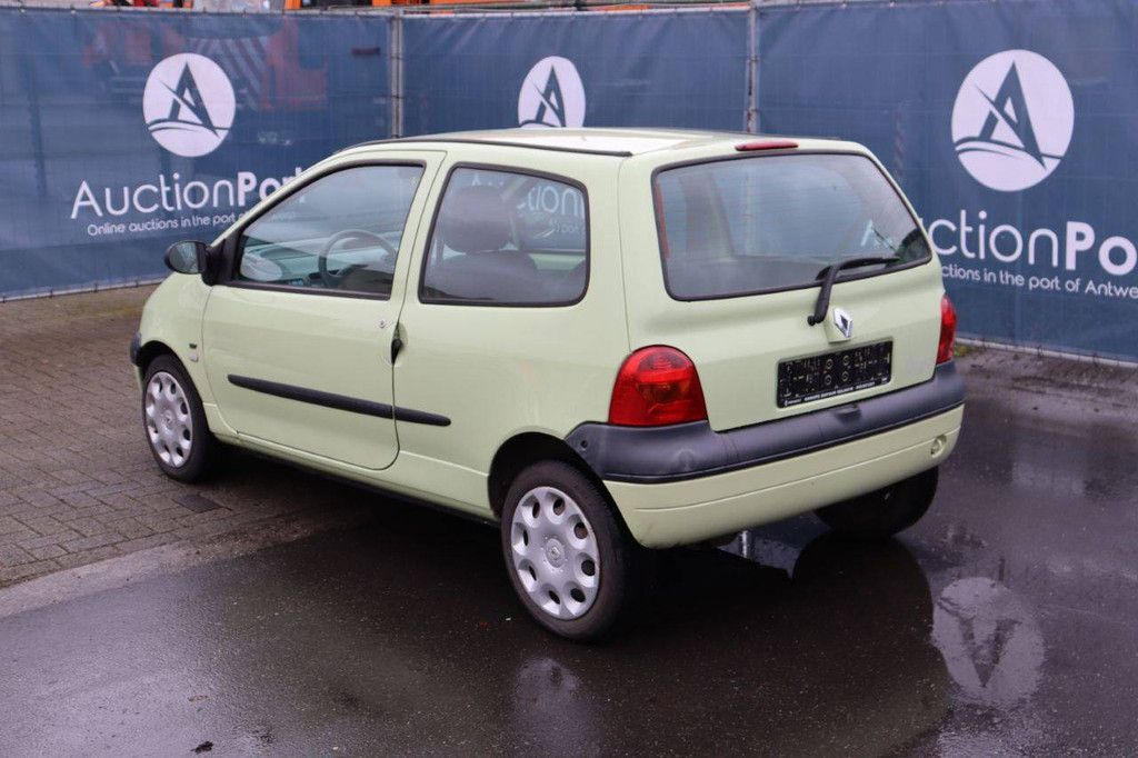 Passenger car Renault Twingo Petrol 58 hp 2005 (Margin)