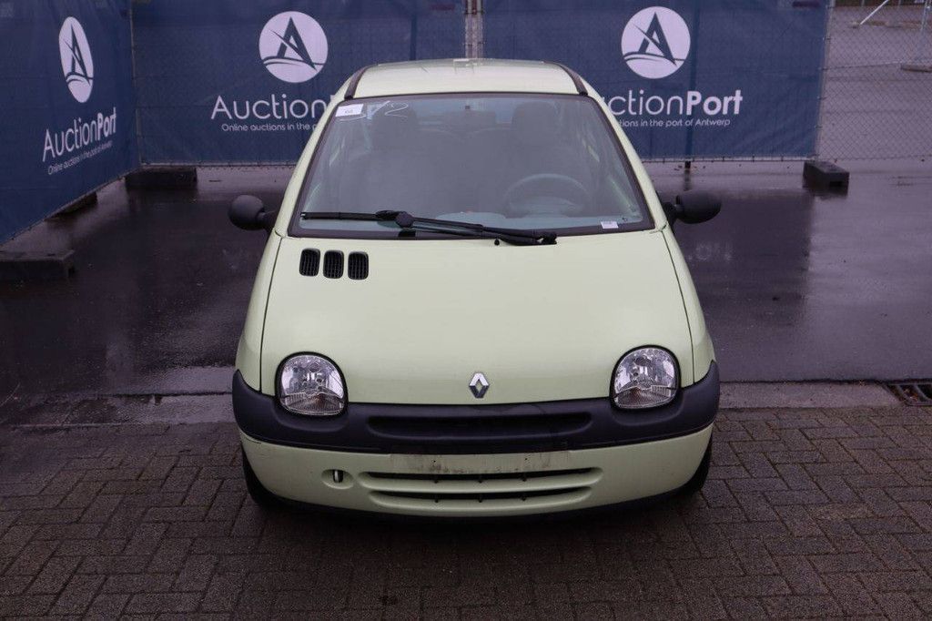 Passenger car Renault Twingo Petrol 58 hp 2005 (Margin)