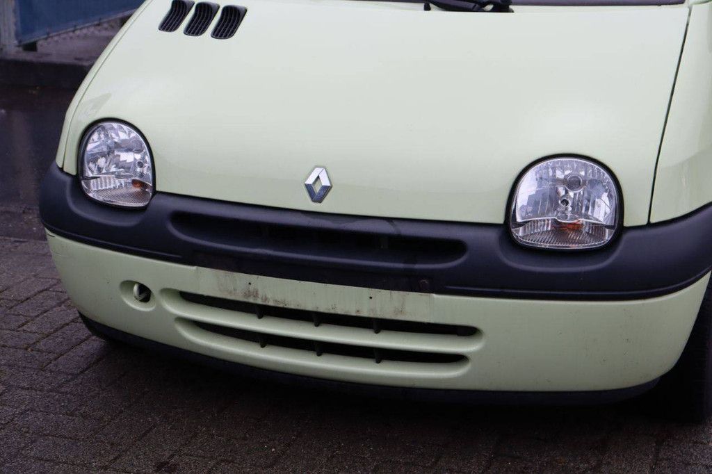 Passenger car Renault Twingo Petrol 58 hp 2005 (Margin)