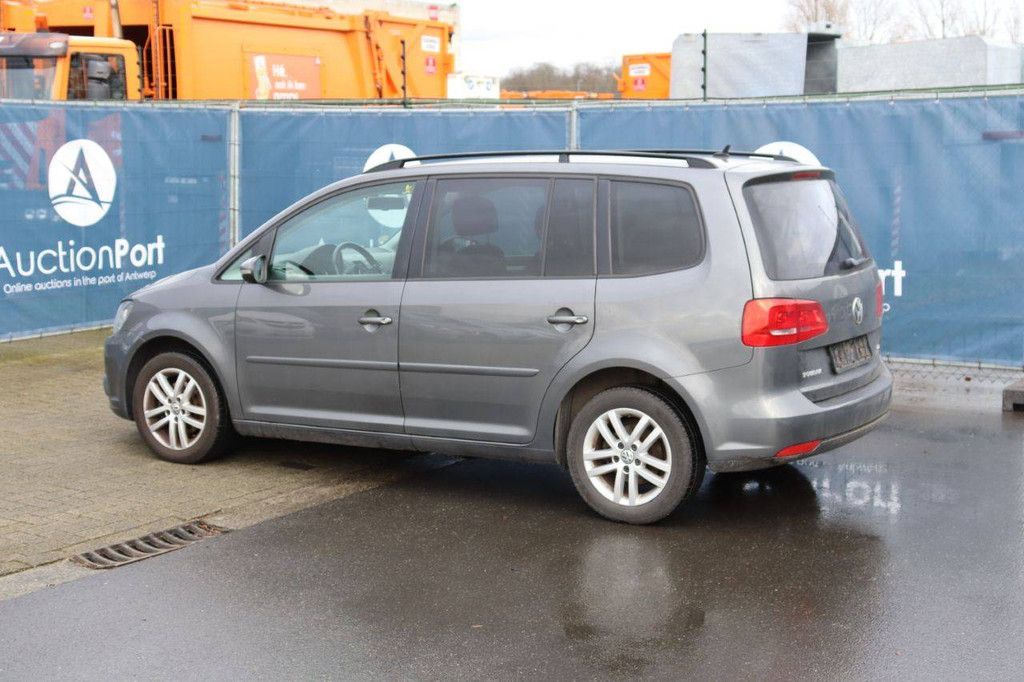 Passenger car Volkswagen Touran Diesel 105 hp 2015 (Margin)