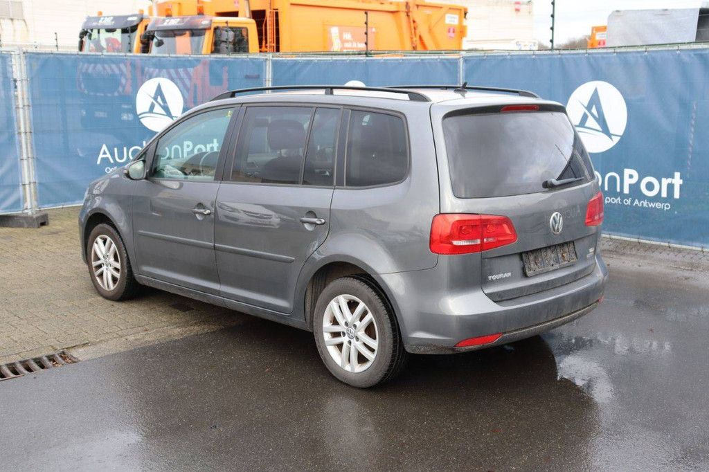 Passenger car Volkswagen Touran Diesel 105 hp 2015 (Margin)