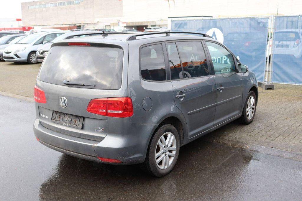 Passenger car Volkswagen Touran Diesel 105 hp 2015 (Margin)