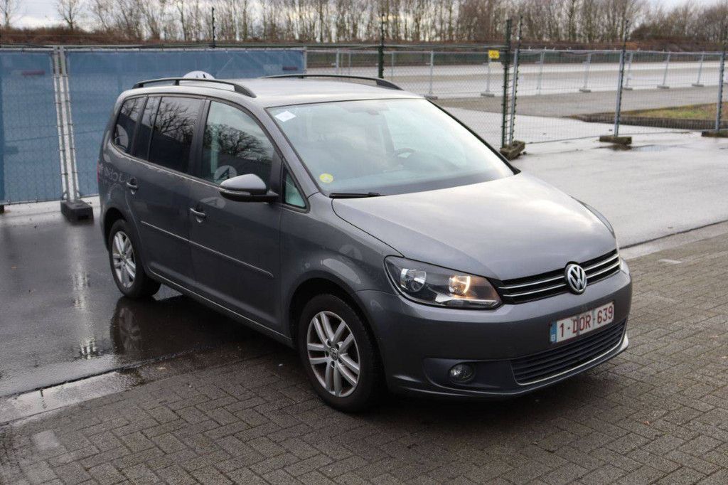 Passenger car Volkswagen Touran Diesel 105 hp 2015 (Margin)