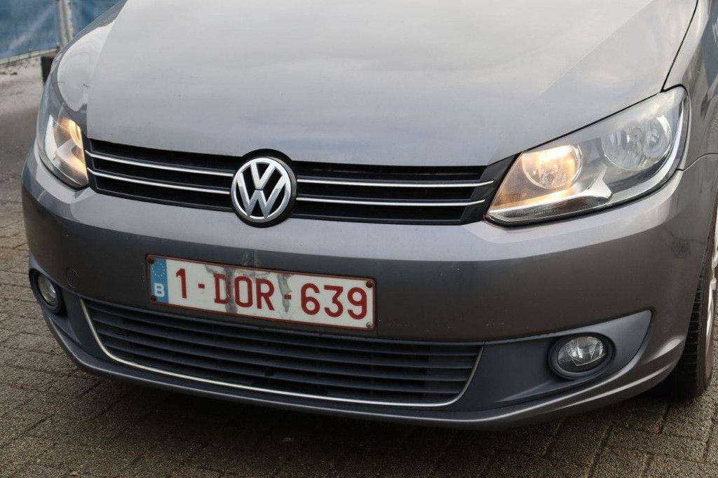 Passenger car Volkswagen Touran Diesel 105 hp 2015 (Margin)
