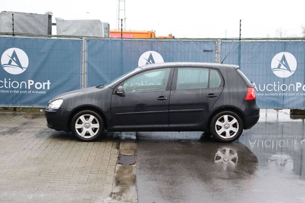 Passenger car Volkswagen Golf Petrol 80 hp 2007 (Margin)