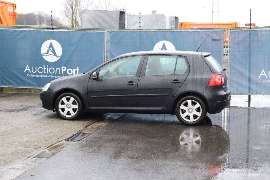 Passenger car Volkswagen Golf Petrol 80 hp 2007 (Margin)