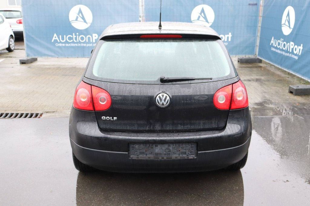 Passenger car Volkswagen Golf Petrol 80 hp 2007 (Margin)