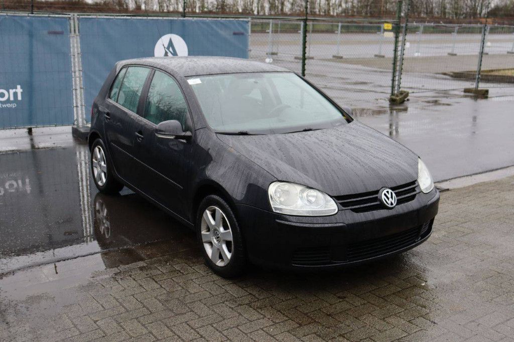 Passenger car Volkswagen Golf Petrol 80 hp 2007 (Margin)