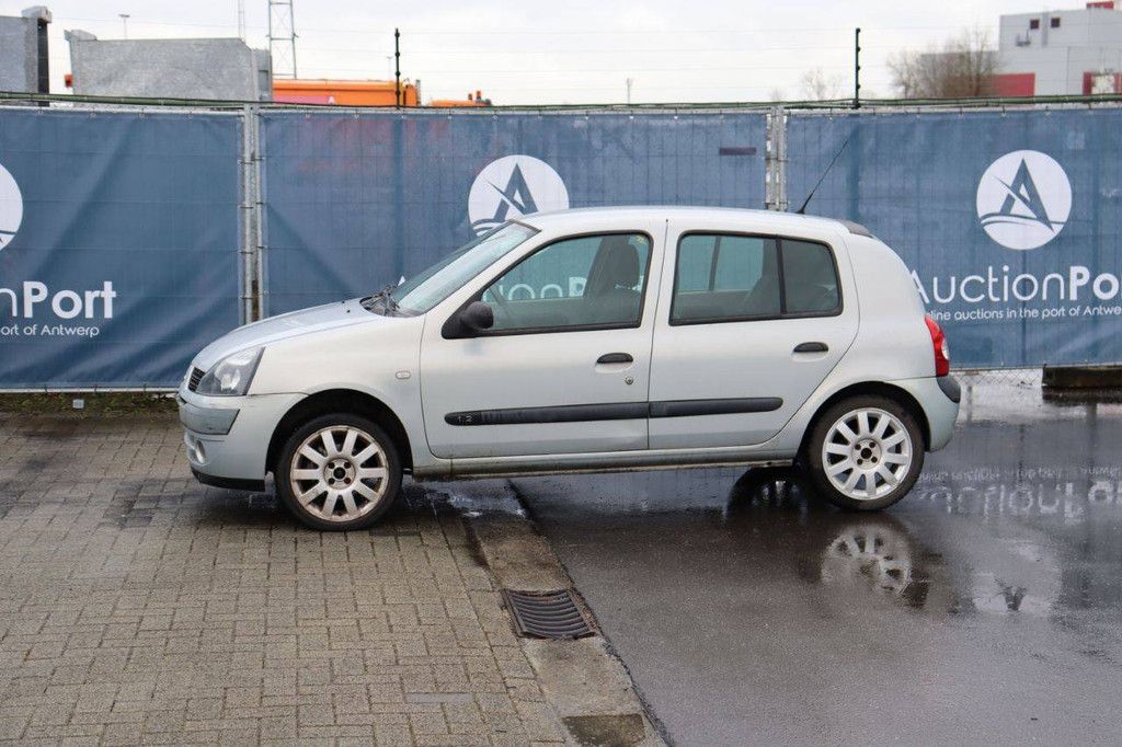 Passenger car Renault Clio Petrol 98 hp 2003 (Margin)