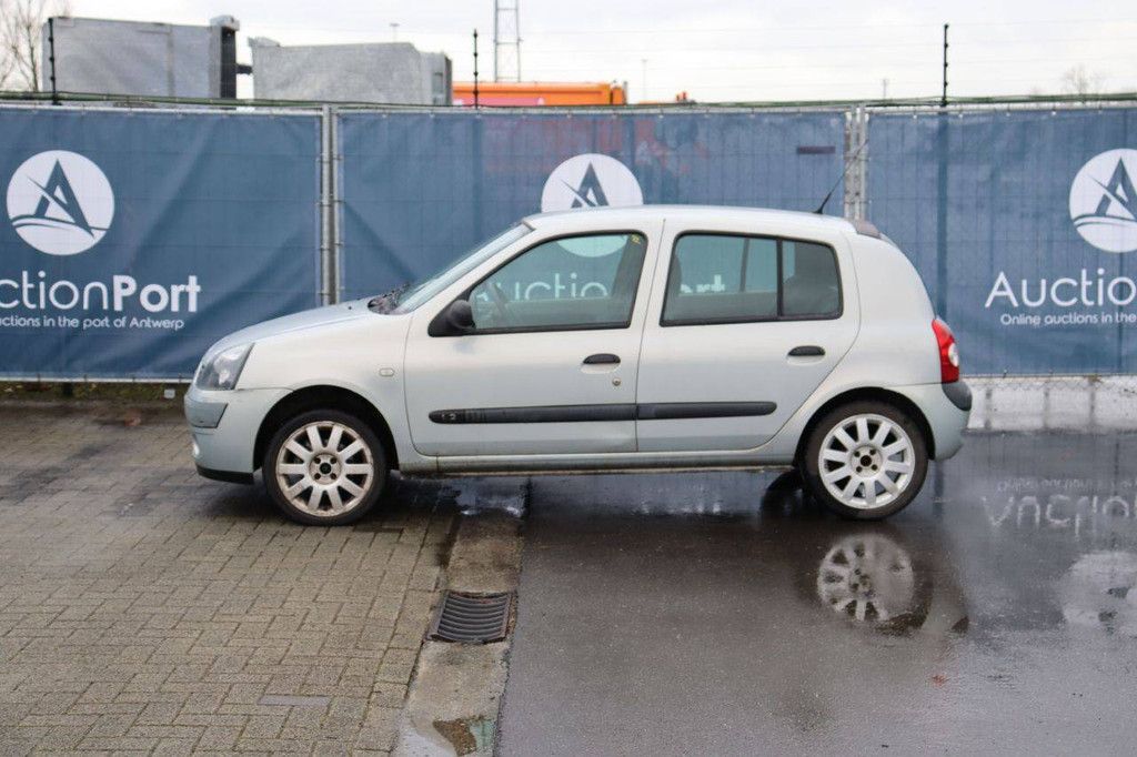 Passenger car Renault Clio Petrol 98 hp 2003 (Margin)