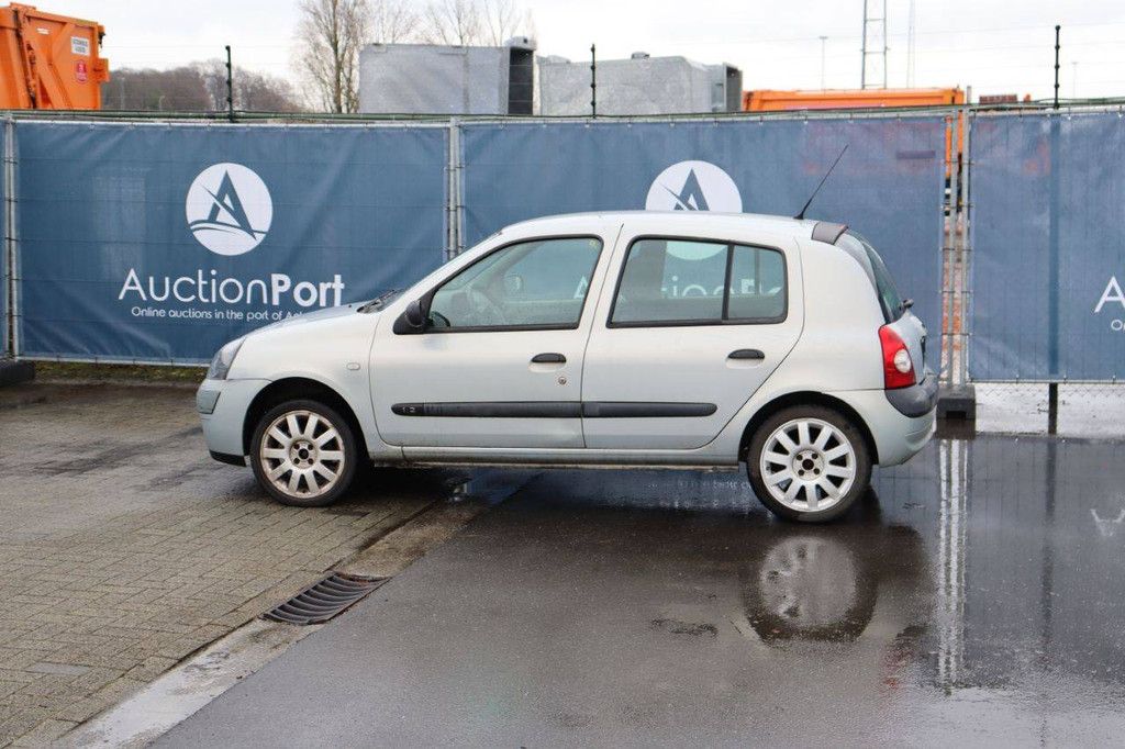 Passenger car Renault Clio Petrol 98 hp 2003 (Margin)