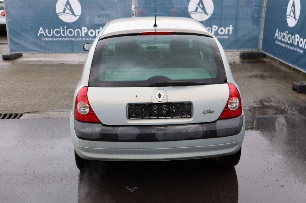 Passenger car Renault Clio Petrol 98 hp 2003 (Margin)
