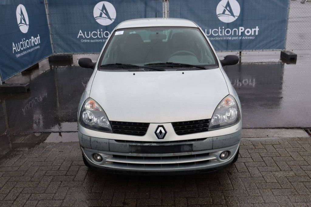Passenger car Renault Clio Petrol 98 hp 2003 (Margin)