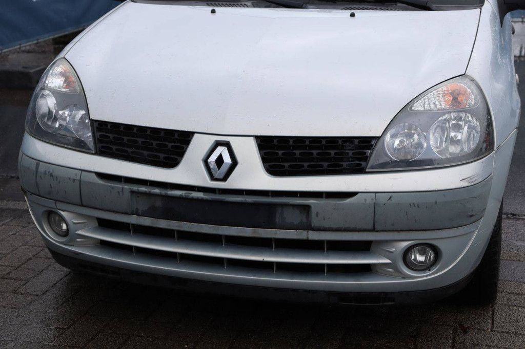 Passenger car Renault Clio Petrol 98 hp 2003 (Margin)