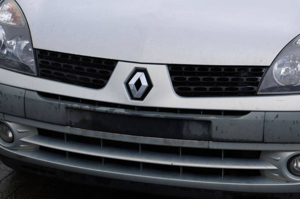 Passenger car Renault Clio Petrol 98 hp 2003 (Margin)