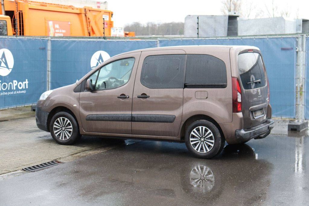 Passenger car Peugeot Partner Diesel 75 hp 2013 (Margin)