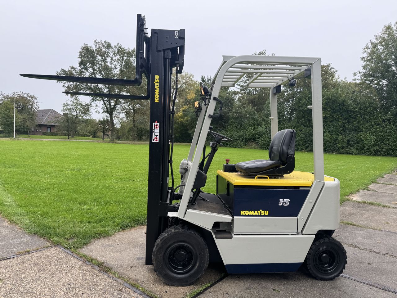 Komatsu 1500KG elektrisch triplo mast 550cm + freelift