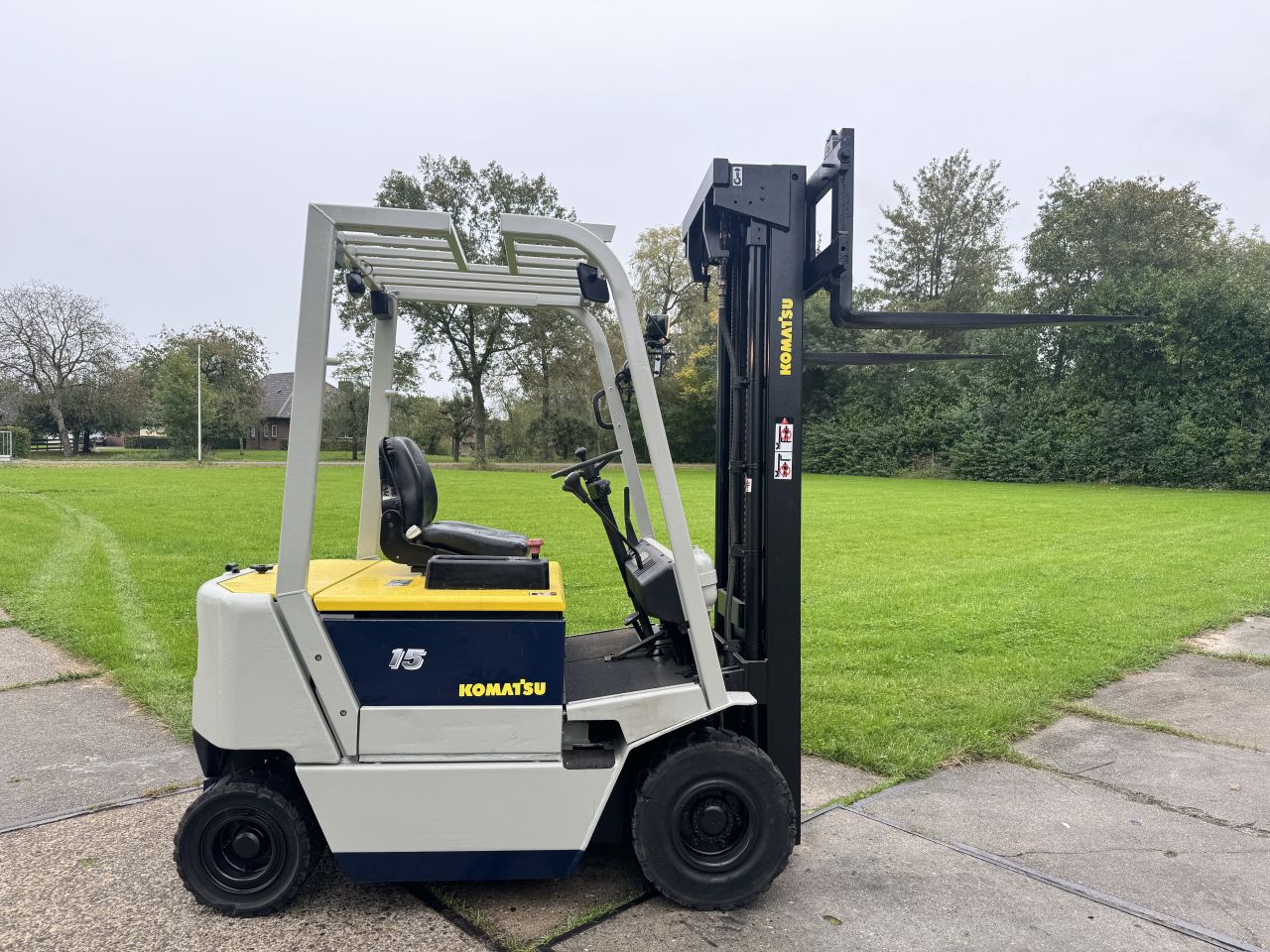 Komatsu 1500KG elektrisch triplo mast 550cm + freelift